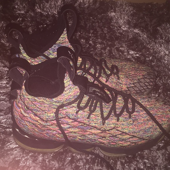 Lebron 15 Fruit Loops - Picture 2 of 4